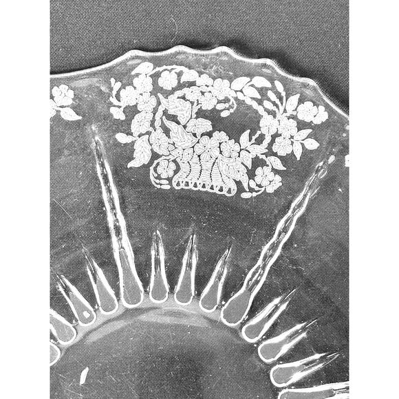 New Martinsville Meadow Wreath 11.5" Etched Crystal Cake Plate circa 1926-1944 - Picture 3 of 5